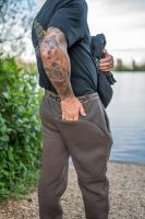 Avid Carp Tepláky Compound Joggers Brown (10)