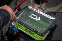 Daiwa Krabička D-BOX Shallow Universal Smoke (2)