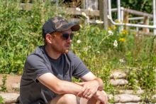 Avid Carp Kšiltovka Distortion Dark-Camo Hybrid Cap (4)