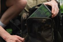 Korda Taška Compac Framed Carryall Dark Kamo Small (2)