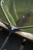 Korum Podběrák Full Metal Speci Square Latex (1)