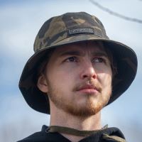 Avid Carp Klobouk Distortion Camo Bucket Hat (1)