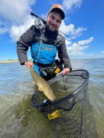 Fencl Muškařský Podběrák King XL Karbon s Pogumovanou Sítí Plovoucí Magnetický Držák a Pojistné Lanko 55x47 cm (2)