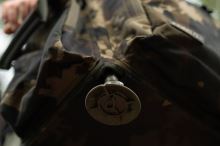 Korda Taška Compac Framed Carryall Dark Kamo Extra Small (3)
