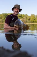 Korda Klobouk Stalking Bucket Hat Dark Kamo (2)