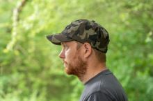 Avid Carp Kšiltovka Distortion Dark-Camo Hybrid Cap (5)