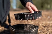 Zebco Krabička Na Živé Nástrahy Se Sítem Secure-Lock Bait Box And Sieve 2 l (8)