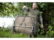 Avid Carp Lehátko Se Spacákem Benchmark Lite Memory Foam System (1)