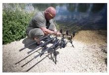 Avid Carp Stojan Lok Down Compact Pod (1)