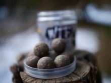 G.B.U. Vyvážené Boilies WTF Belachan 120 g (1)