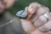 Avid Carp Průběžné Olovo In-Line Flat Pear (1)