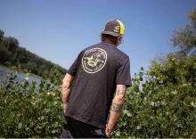 Black Cat Tričko Chase Dreams Black Tee (2)