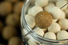 Sticky Baits Neutrálně Vyvážené Boilie Manilla Wafters White Ones 130 g 16 mm (2)