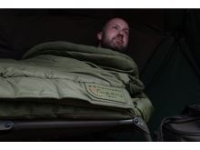 Avid Carp Lehátko Benchmark LevelTech Bed + Vyhřívaný Spacák Thermatech Heated Sleeping Bag Standard (30)