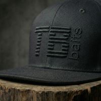 TB Baits Kšiltovka Snapback 3D Logo Black (4)