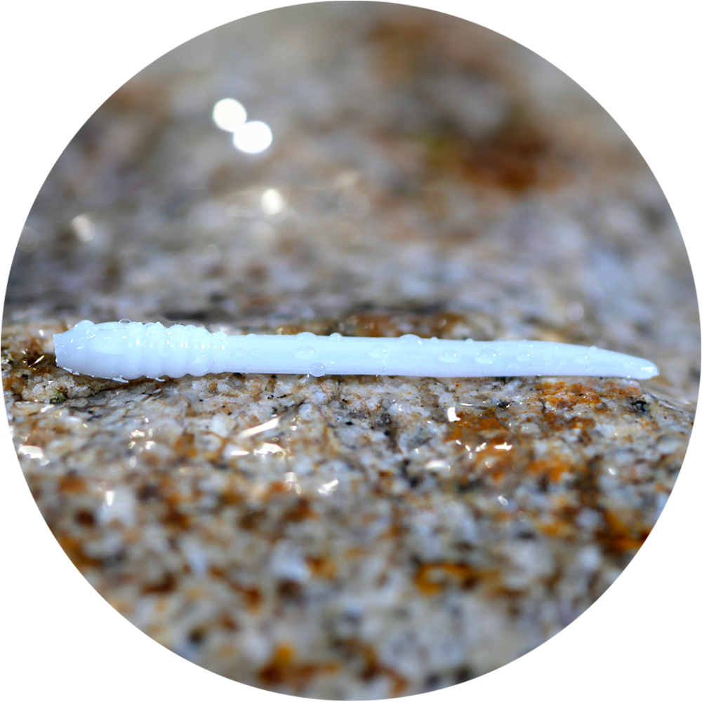 Redbass gumová nástraha micro tail white - s 48 mm