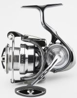 Daiwa Naviják 18 Exist G LT 2500 D (1)