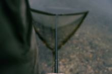Nash Podběrák Air Force F10 Landing Net 46" (2)