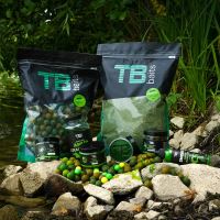 TB Baits Vyvážené Boilie Balanced + Atraktor Amur 100 g (2)