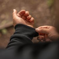 Avid Carp Mikina Minimal Hoodie Black (1)