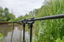 Avid Carp Držák na Podběrák Lok Down Landing Net Holder (7)