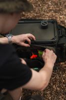 Korda Taška Compac Framed Carryall Dark Kamo Small (7)