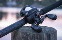 Penn Multiplikátor Squall 300 Low Profile LH (1)