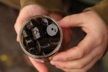 Nikl Pelety V Dipu Black Halibut - 15+20 mm 250 g Corn (3)