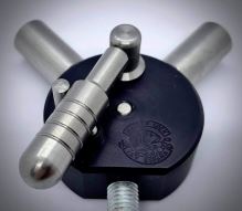 JSV Podběrákový kříž Innovations Master Lock Black (2)