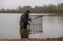 Avid Carp Podběrák PRO-Tect Net 8ft 2-Díl (10)