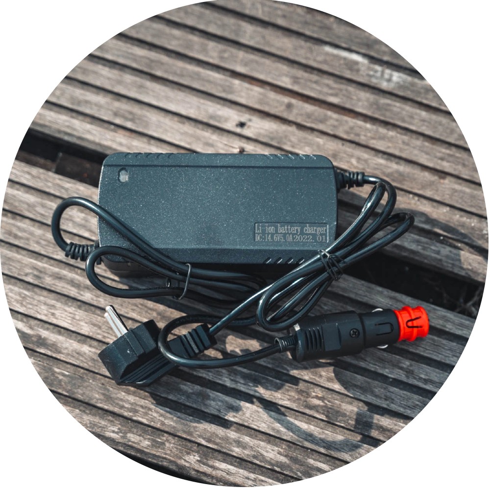 Levně Voltacase nabíječka 12v 5a