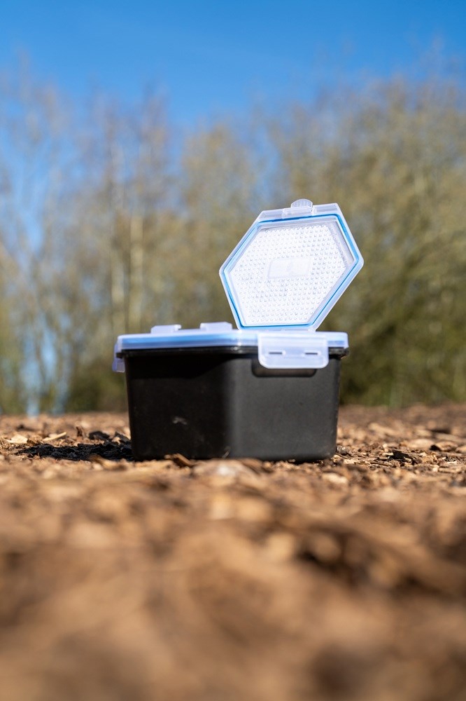 Zebco Krabička Na Živé Nástrahy Secure-Lock Bait Box 2 l (3)