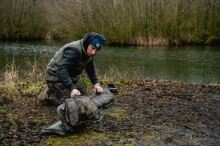 Nash Taška Subterfuge Bushwhacker & Prodding Stick Bag (2)