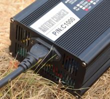 Mivardi Lithiová Baterie M-CELL 24 V 100 Ah + 20 A Nabíječka (16)