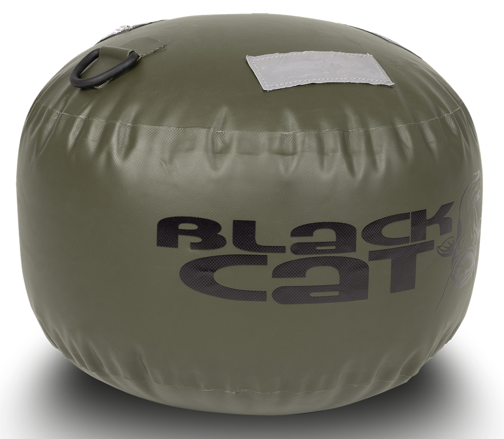 Black cat bójka s buoy