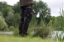 Korda Kalhoty Original Kombats Dark Kamo (4)