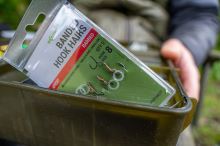 Korum Háček s Gumičkou Banded Hook Hairs Barbed (1)